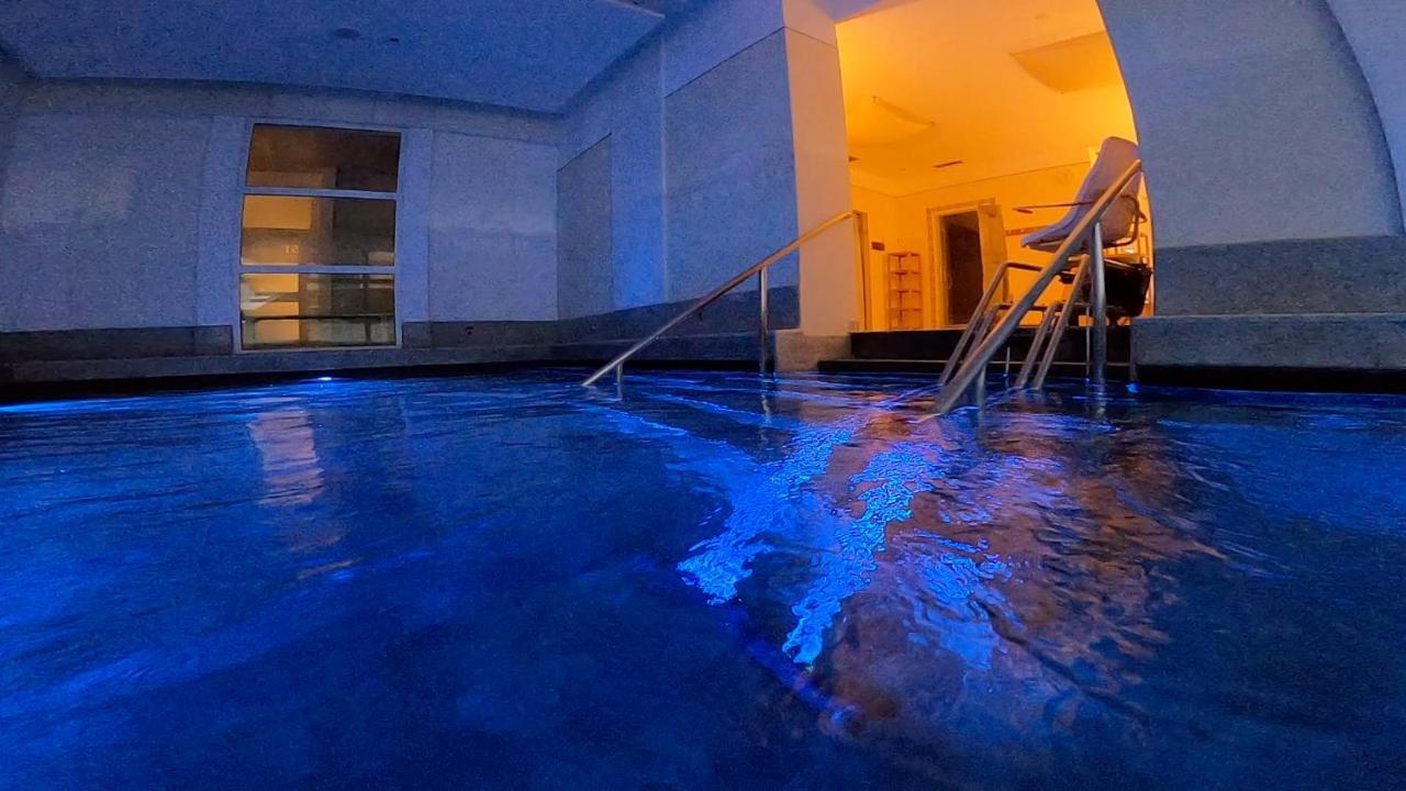 Therme 51° Hotel Physio & Spa Leukerbad Buitenkant foto